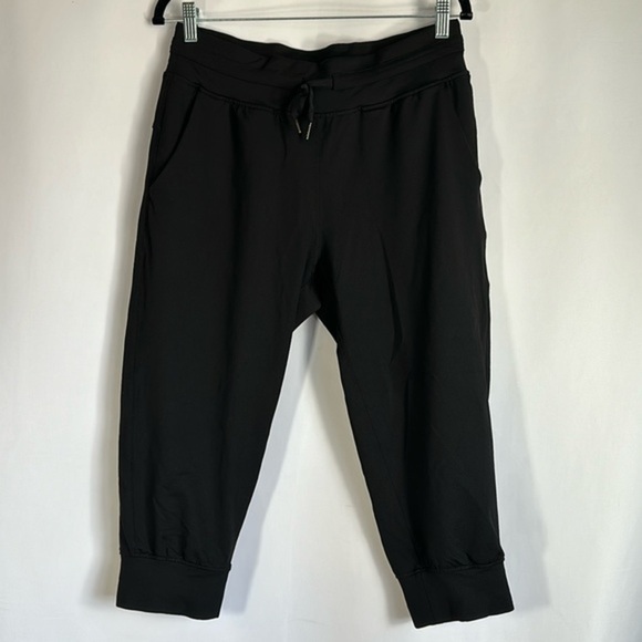 Zyia Active Black Ascend Capri Joggers Size Large - Picture 1 of 8